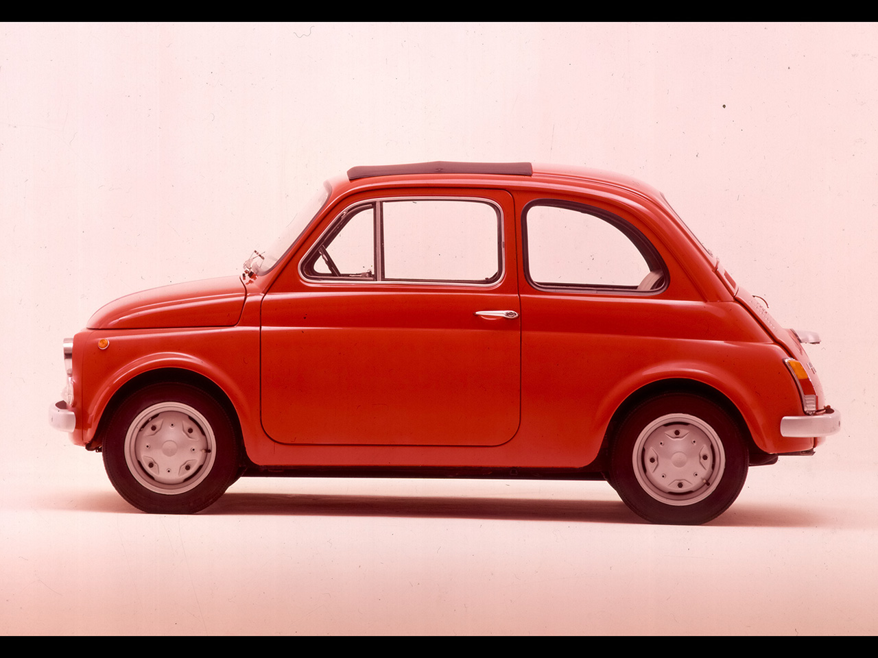 fiat-500-period-photos-fiat-500-r-1-1280x960